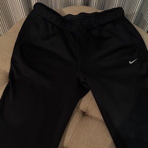 Nike Black therma-fit fleece lined Athletic Pants with Swoosh